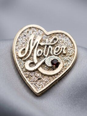 Gerrys Mother Heart Brooch Gold Tone Script Rhinestone Small 1.25”